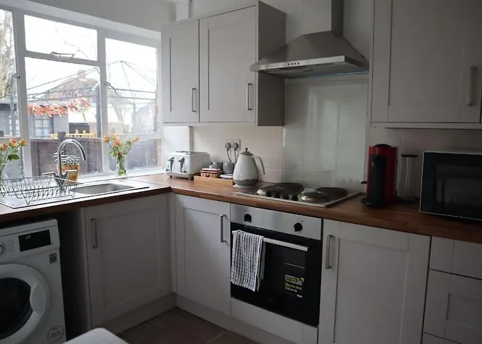 Charming 3Bed Home In High Barnet